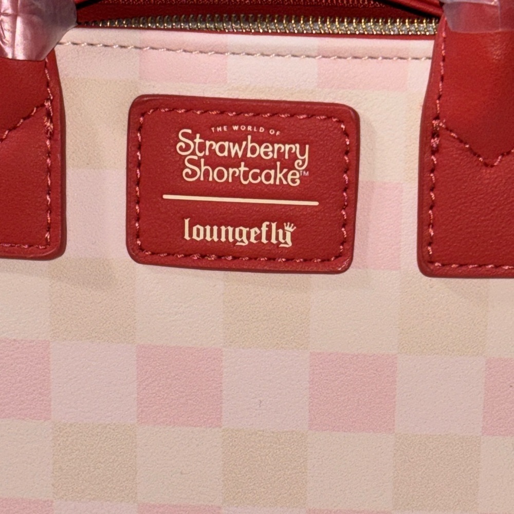 NWT Loungefly Strawberry Shortcake Mini Bag - Picture 3 of 5